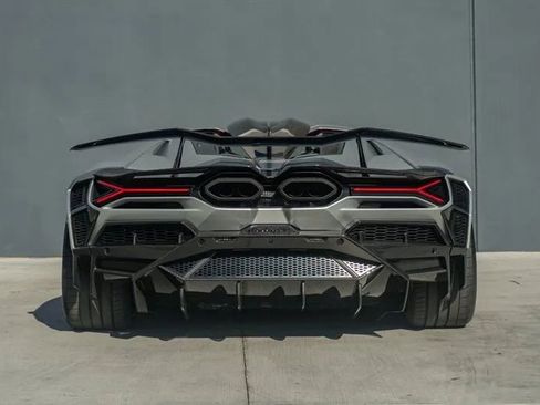 Used 2024 Lamborghini Revuelto image 11