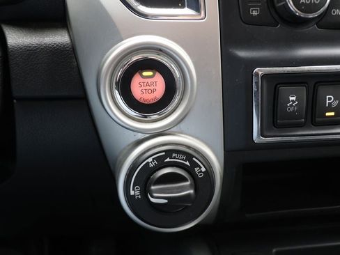 Used 2018 Nissan Titan SV w/ SV Convenience Package image 31