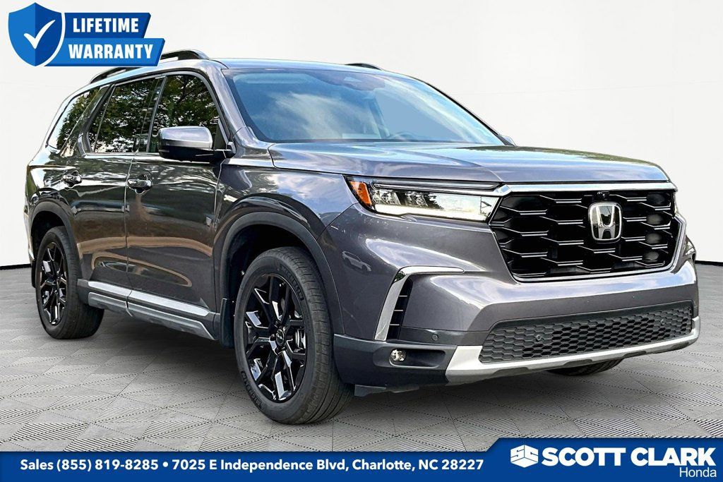 Used 2025 Honda Pilot Elite image 1