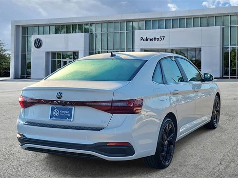 Used 2025 Volkswagen Jetta SE w/ Sunroof Package image 6