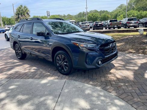 Used 2025 Subaru Outback Onyx Edition AWD/4WD image 8
