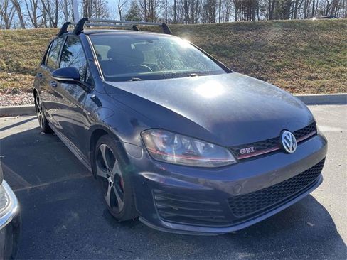 Used 2017 Volkswagen GTI SE image 6