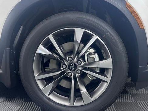 Certified 2025 INFINITI QX60 Luxe image 9