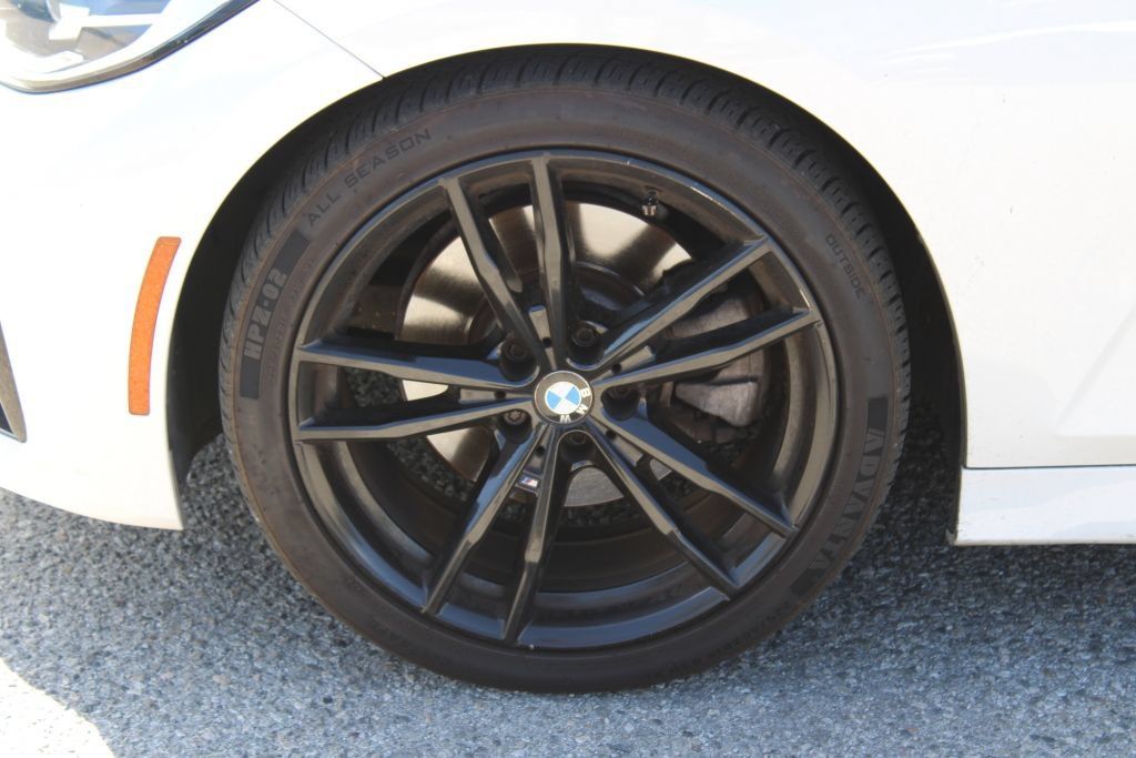 Used 2021 BMW 330i Sedan w/ M Sport Package RWD image 8