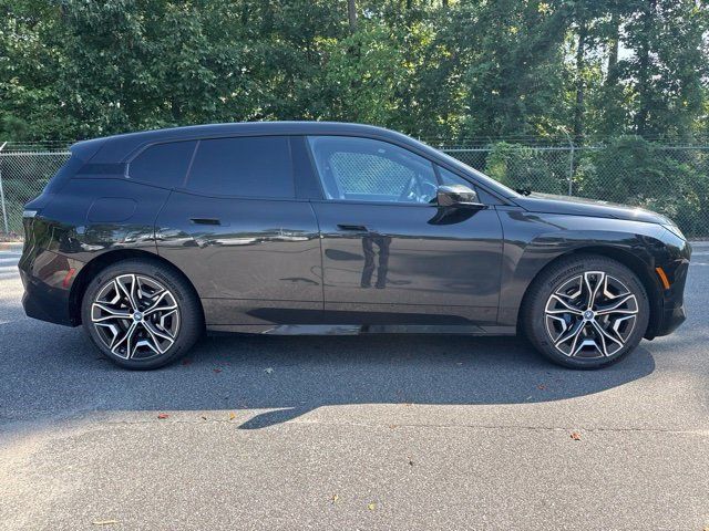Used 2024 BMW iX xDrive50 w/ Premium Package AWD/4WD image 4