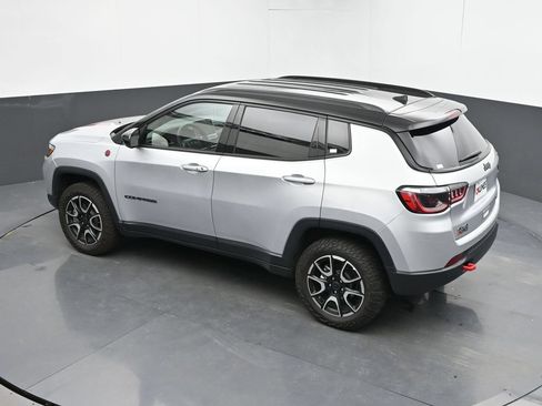 Used 2025 Jeep Compass Trailhawk AWD/4WD image 42