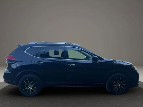 Used 2017 Nissan Rogue S w/ S Appearance Package AWD/4WD image 6