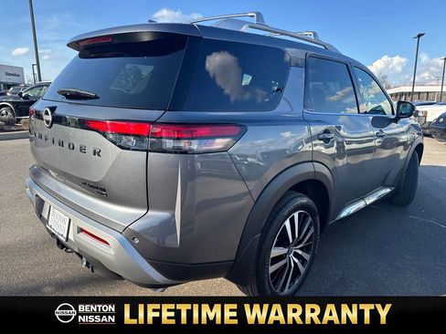 Used 2025 Nissan Pathfinder Platinum w/ Black Appearance Package image 9