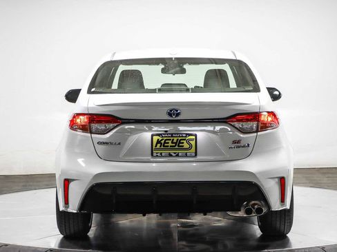 New 2025 Toyota Corolla SE image 3