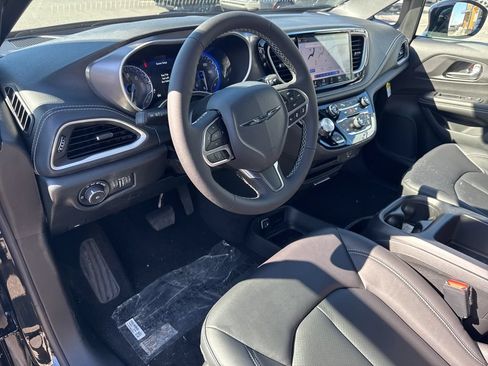 New 2026 Chrysler Pacifica Select AWD/4WD image 10