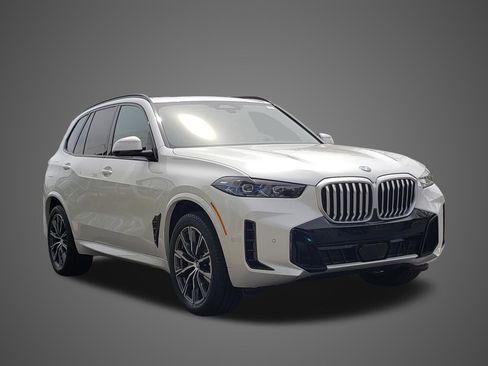 New 2026 BMW X5 xDrive40i w/ M Sport Package AWD/4WD image 3