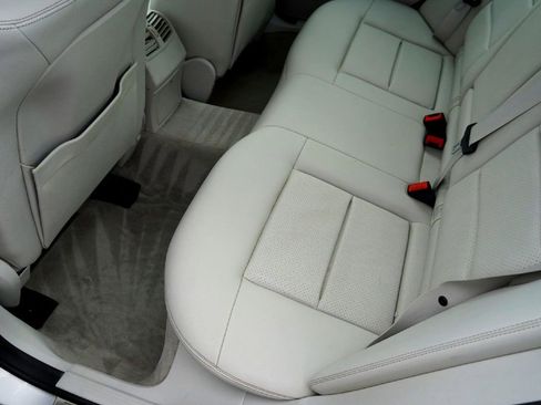 Used 2016 Mercedes-Benz E 350 Sedan image 27