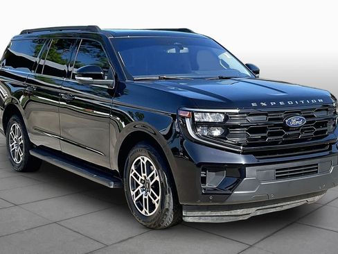 Used 2025 Ford Expedition Max Active AWD/4WD image 3