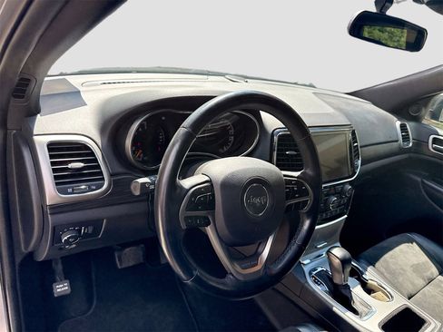 Used 2021 Jeep Grand Cherokee Laredo X image 9