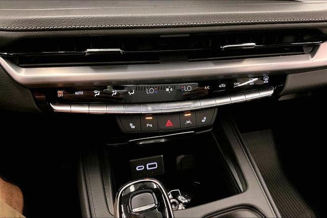 Used 2025 Cadillac XT4 Premium Luxury w/ LPO, Floor Liner Package AWD/4WD image 30