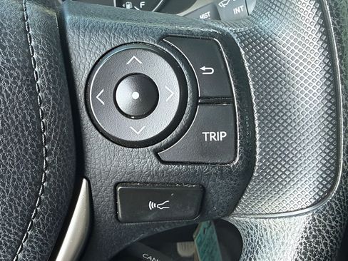 Used 2018 Toyota RAV4 LE FWD image 20
