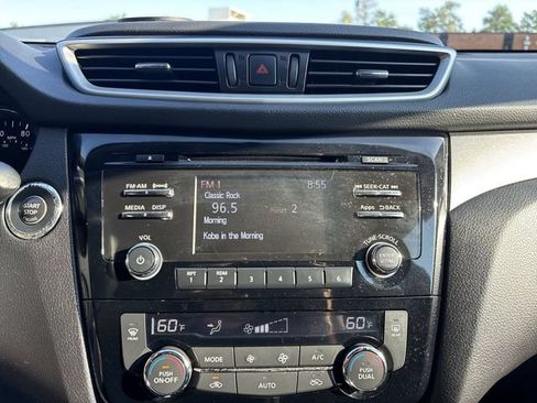 Used 2016 Nissan Rogue SV w/ SV Moonroof Package FWD image 16