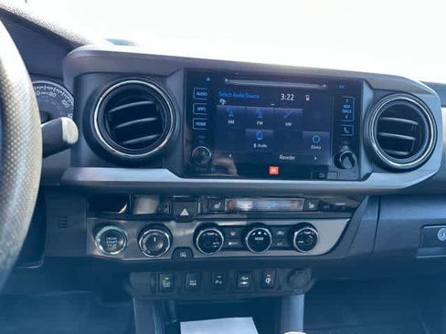Used 2017 Toyota Tacoma TRD Sport AWD/4WD image 14
