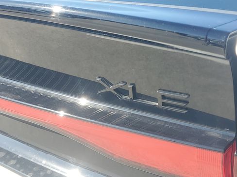Used 2025 Toyota Prius FWD image 11