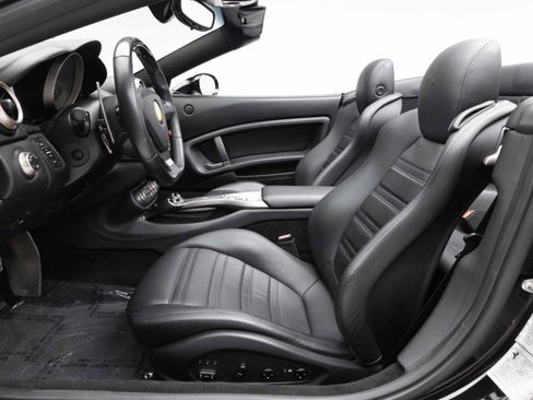 Used 2010 Ferrari California RWD image 14