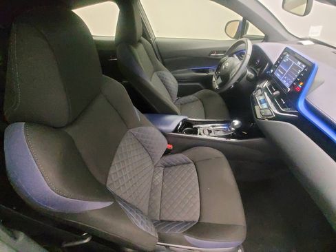 Used 2020 Toyota C-HR XLE image 21