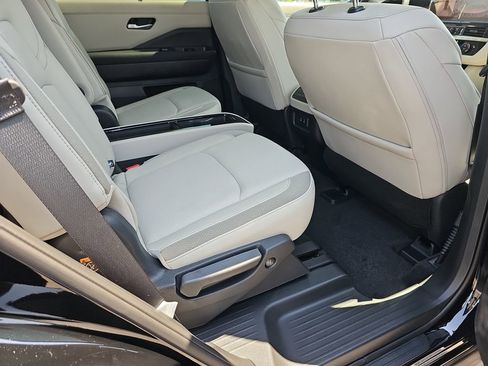 New 2026 Nissan Pathfinder SL w/ SL Premium Package FWD image 14