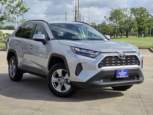 Used 2025 Toyota RAV4 XLE FWD image 2