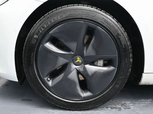 Used 2019 Tesla Model 3 Mid Range image 10