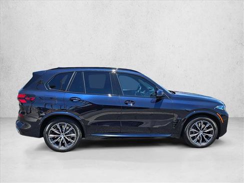 Used 2026 BMW X5 xDrive50e w/ M Sport Package AWD/4WD image 4