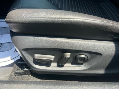Used 2018 Toyota Camry SE FWD image 15