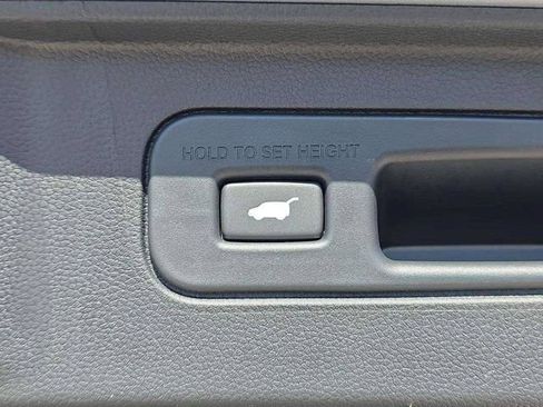 Used 2025 Honda Pilot Touring image 14
