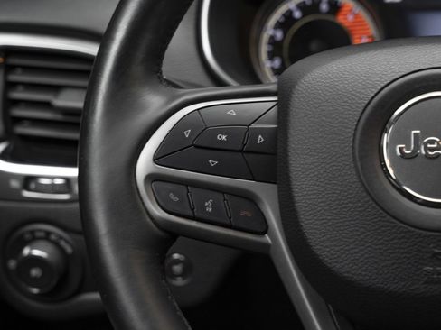 Used 2019 Jeep Cherokee Limited image 19