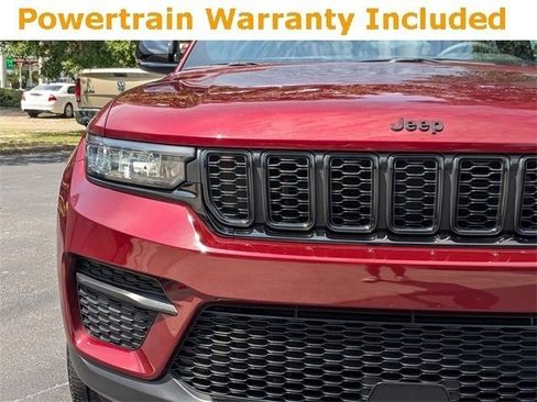 Used 2023 Jeep Grand Cherokee Altitude image 10