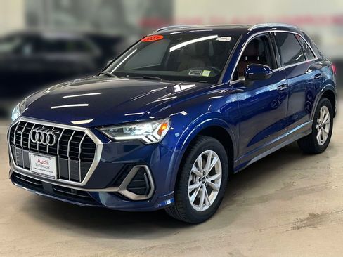Used 2023 Audi Q3 2.0T Premium w/ Convenience Package AWD/4WD image 3