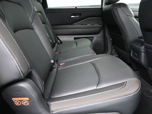 Used 2023 Nissan Pathfinder SL w/ Lighting Package (N92) image 25