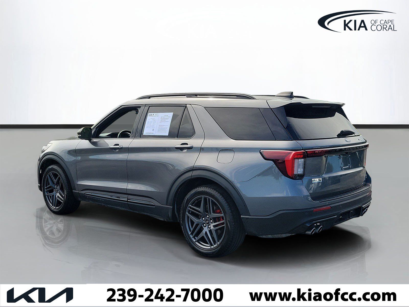 Used 2025 Ford Explorer ST w/ Sun And Sound Package RWD image 4