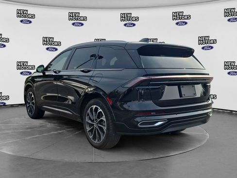 Used 2024 Lincoln Nautilus Reserve w/ Equipment Group 202A AWD/4WD image 2