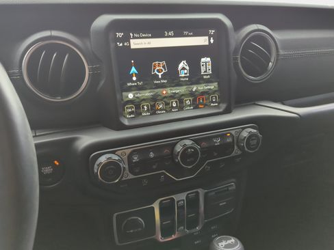 Used 2019 Jeep Wrangler Unlimited Sahara AWD/4WD image 6