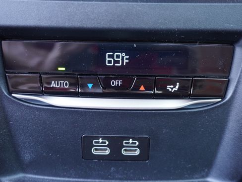 New 2025 BMW 330i Sedan w/ Convenience Package image 23