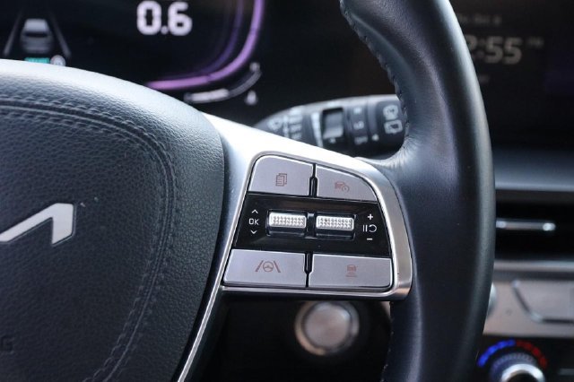 Used 2025 Kia Telluride S FWD image 16