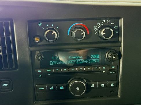 Used 2016 Chevrolet Express 3500 Extended image 14