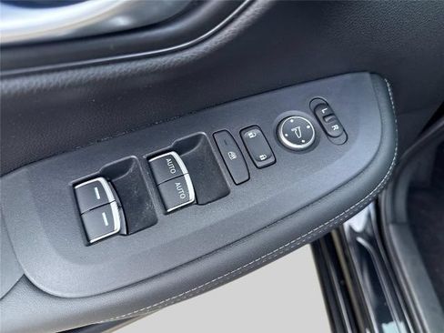 Used 2024 Honda HR-V EX-L image 18