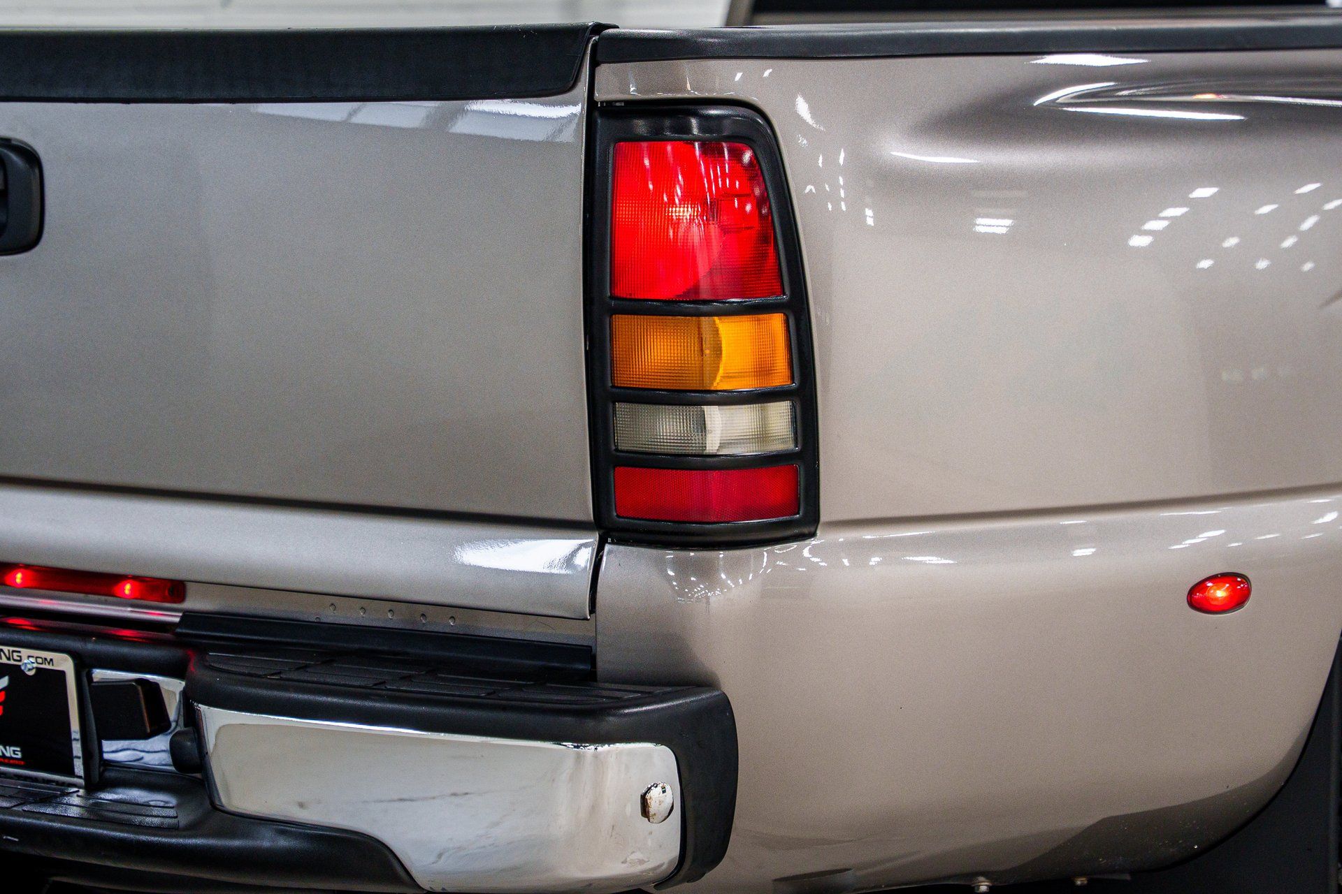 Used 2007 GMC Sierra 3500 SLT w/ Heavy-Duty Power Package AWD/4WD image 23