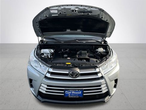 Used 2018 Toyota Highlander LE image 4
