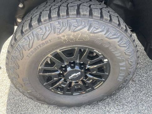 New 2026 Chevrolet Silverado 2500 ZR2 AWD/4WD image 9