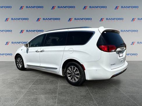 Used 2020 Chrysler Pacifica Limited w/ Advanced Safetytec Group FWD image 3