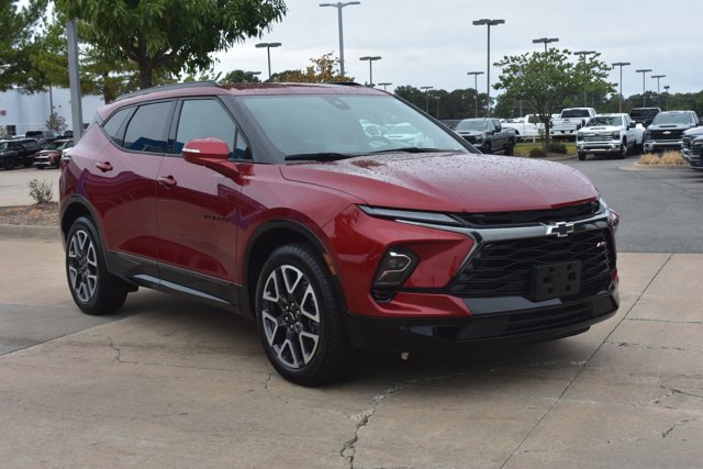 Used 2025 Chevrolet Blazer RS FWD image 3