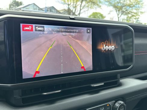 Used 2025 Jeep Wrangler Unlimited Rubicon image 20