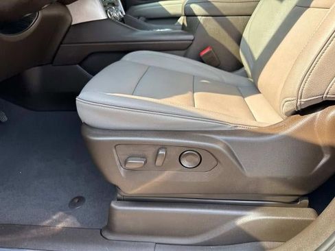 Used 2024 GMC Yukon XL SLT w/ SLT Luxury Package image 65