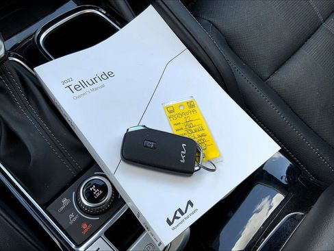 Used 2022 Kia Telluride EX image 12